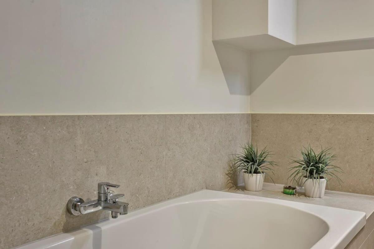 Huswell - Stunning Apartment At The Beachfront Of De Haan Buitenkant foto