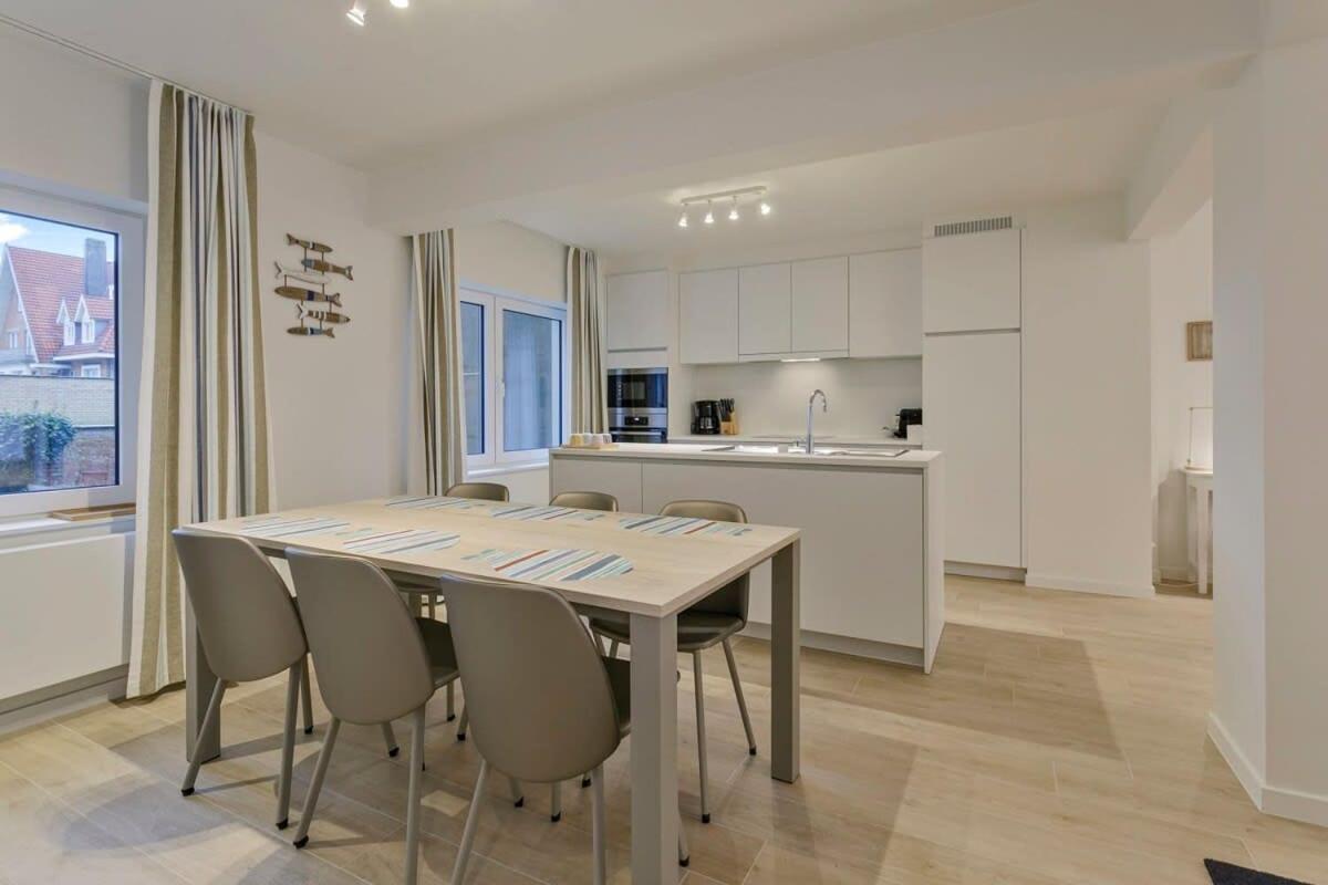 Huswell - Stunning Apartment At The Beachfront Of De Haan Buitenkant foto