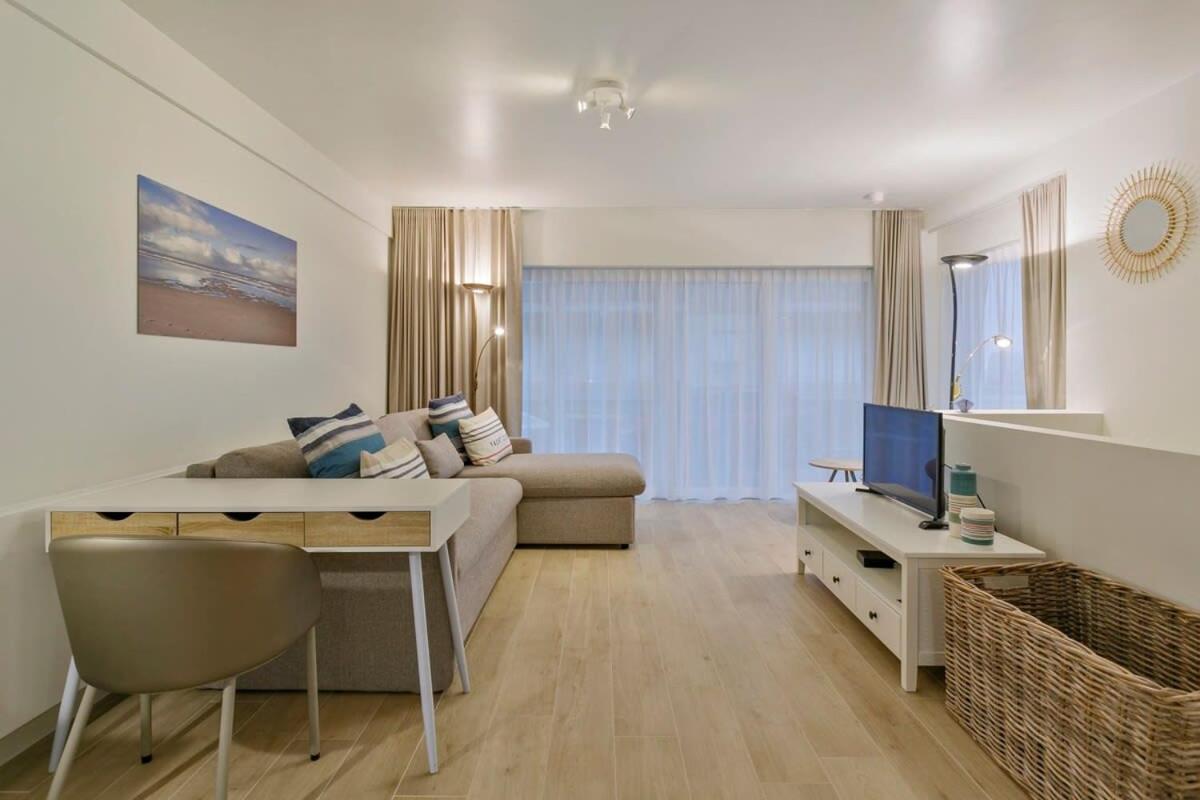 Huswell - Stunning Apartment At The Beachfront Of De Haan Buitenkant foto